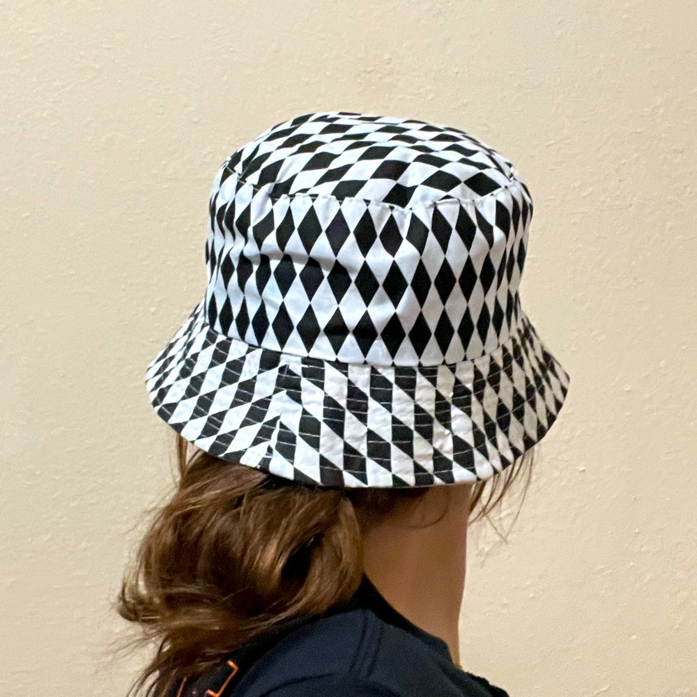 ORLY DIAMOND PATTERN BUCKET HAT